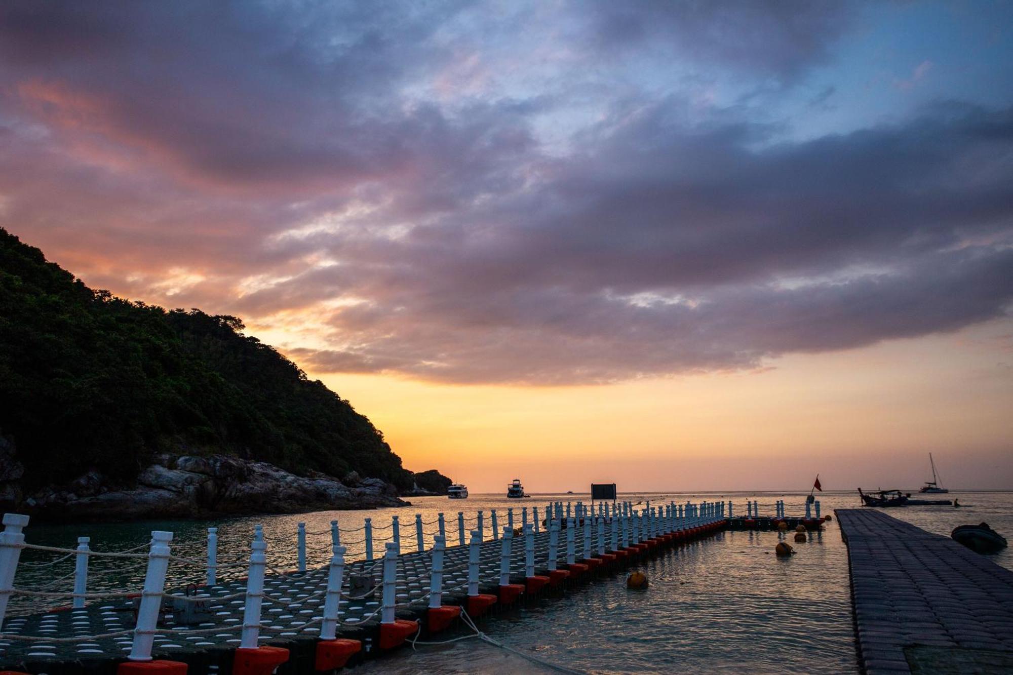 Ban Raya Resort And Spa Koh Racha Yai Bagian luar foto